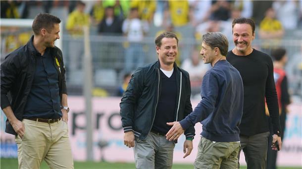BVB-Trainer Niko Kovac (2. von rechts) erhielt viel Lob von Dortmunds Sportdirektor Sebastian Kehl (l) und Geschäftsführer Lars Ricken.