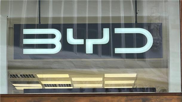 EU-Automarkt: Tesla rutscht weiter ab - VW im Aufwind BYD aus China steigert seine Verkäufe in Europa.