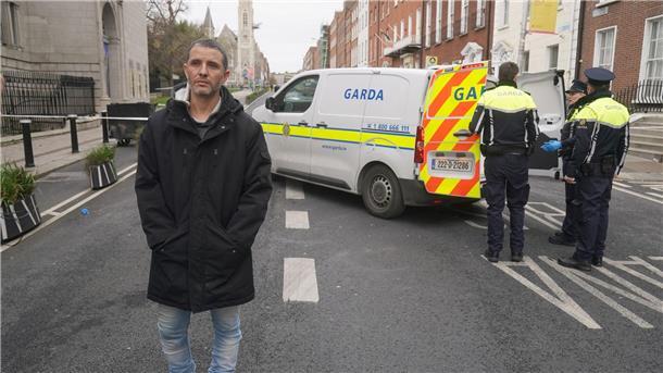 Angreifer in Dublin gestoppt: Spenden für Lieferdienstfahrer Caio Benicio, ein Deliveroo-Fahrer, schlug mit seinem Helm auf einen Messerangreifer in Dublin ein und verhinderte womöglich mehr Opfer.