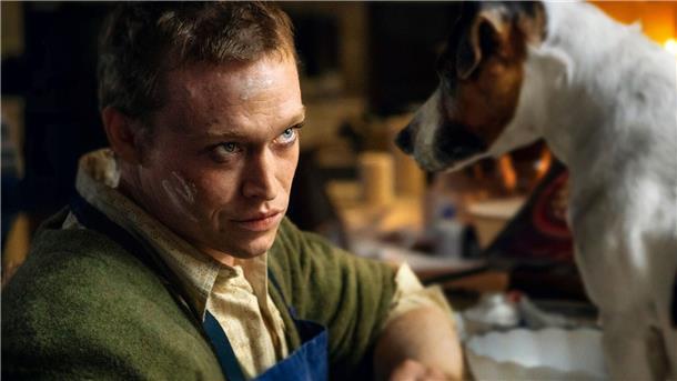 Caleb Landry Jones spielt die Hauptrolle in Luc Bessons neuem Film „DogMan“.
