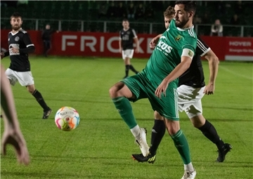 Calvin Blicharski ist trotz seine Langzeitverletzung für die Mannschaft des Heeslinger SC II enorm wichtig.