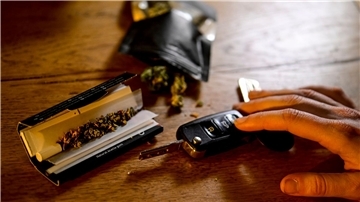 Cannabis am Steuer kann künftig teuer werden.