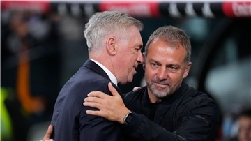 Carlo Ancelotti (l.) hatte mit Hansi Flick kein Problem, wohl aber mit dessen Assistenten Marcus Sorg.