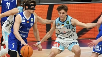 Carlo Meyer (rechts) setzt seine Basketball-Karriere beim Regionalligisten Ibbenbüren fort.