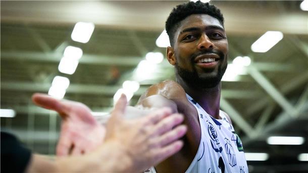 Carlos Carter hat in der vergangenen Saison sein Profi-Debüt bei den Uni Baskets Münster gegeben und gilt als bodenständiger, umgänglicher Typ.