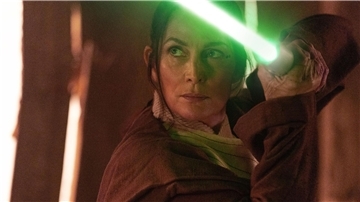 Carrie-Anne Moss als Jedi-Meisterin Indara in „Star Wars: The Acolyte“.