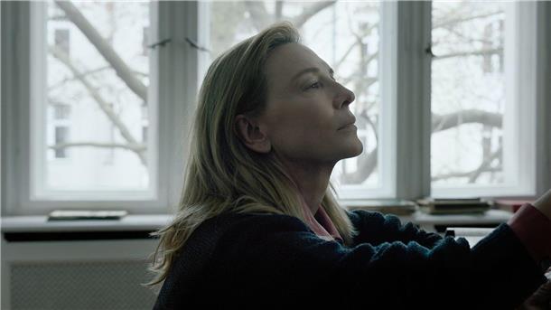 Cate Blanchett brilliert in psychologischem Drama „Tár“ Cate Blanchett als Lydia Tár in einer Szene des Films „Tár“. Der Film kommt am 2. März 2023 in die deutschen Kinos.