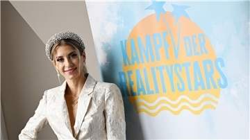 Cathy Hummels moderiert die Dokusoap „Kampf der Realitystars“ bei RTLzwei.