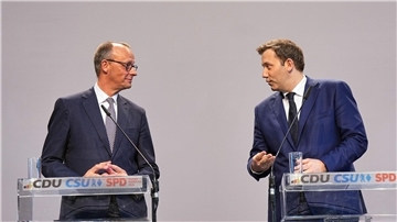CDU-Chef Merz und SPD-Chef Klingbeil schließen Steuererhöhungen nicht für immer aus. (Archivbild)