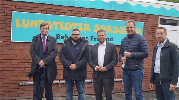 CDU-Politiker haben mit Beverstedts Bürgermeister Guido Dieckmann das Lunestedter Lubibad besichtigt. Es geht um Förderung aus der Sportstättenförderung des Bundes.