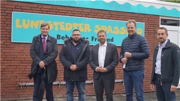 CDU-Politiker haben mit Beverstedts Bürgermeister Guido Dieckmann das Lunestedter Lubibad besichtigt. Es geht um Förderung aus der Sportstättenförderung des Bundes.