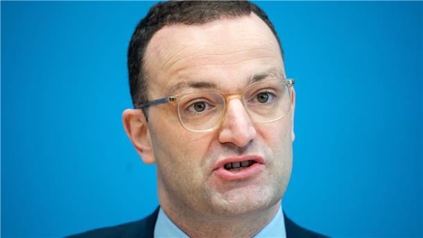Spahn polarisiert mit Migrations-Vorstoß CDU-Politiker Jens Spahn wirbt für eine Auswahl von Flüchtlingen durch das Flüchtlingswerk.