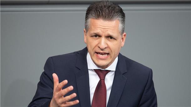 CDU-Chef Merz gibt Frei Rückendeckung für Asyl-Vorstoß CDU-Politiker Thorsten Frei will das Asyl-Recht des einzelnen Menschen durch Kontingente für die Aufnahme von Flüchtlingen in Europa ersetzen.