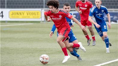 Cem Kahvecioglu (links) und der ESC Geestemünde empfangen am Sonntag den FC Oberneuland im Bürgerpark.