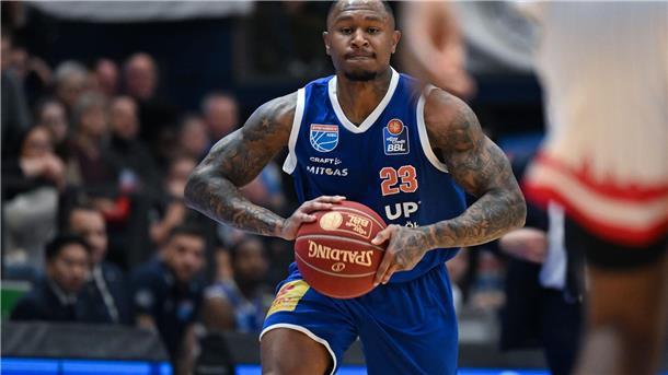 Weißenfels und Frankfurt im Basketball-Pokal-Halbfinale Charles Callison steuerte 18 Punkte zum Erfolg bei.