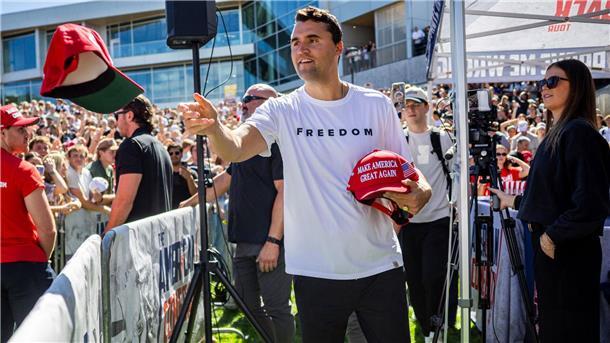 „Chance, Charlie Kirk auszuschalten“: Verdächtiger angeklagt Charlie Kirk trat vergangenen Mittwoch auf einem Uni-Campus auf, als ihn der tödliche Schuss traf. (Archivbild)