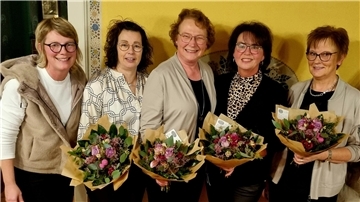 Chefin Sabrina Kosch (von links) würdigte die langjährigen Mitarbeiterinnen: Daniela Kück, Angela Wilshusen, Katrin Burfeind und Anette Bubbel.