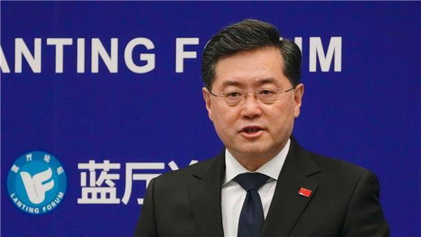 Ukraine-Krieg: Chinas Außenminister besorgt über Eskalation Chinas Außenminister Qin Gang übte keine Kritik an Russland wegen dessen Angriffskrieg.