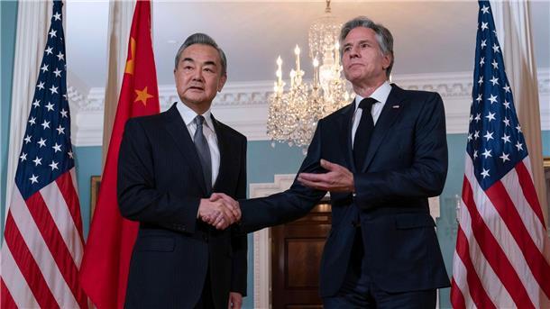China und USA wollen „Missverständnisse“ klären Chinas Außenminister Wang Yi und US-Außenminister Antony Blinken haben sich in Washington getroffen.