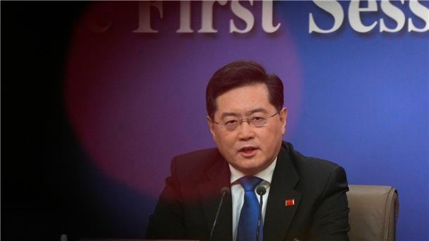 Chinas neuer Außenminister Qin Gang reagiert bei seiner ersten Pressekonferenz auch auf Warnungen aus den USA und Europa an China, Waffen an Russland zu liefern.