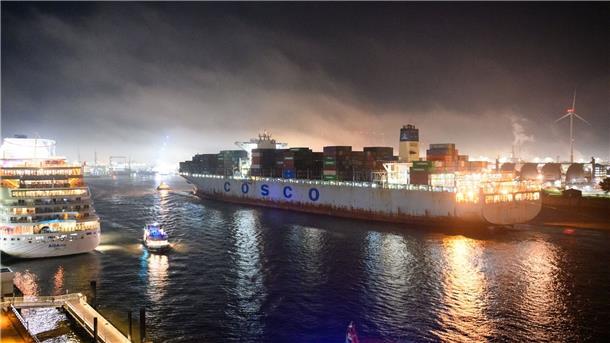 Neue Strategie-Pläne sorgen für neuen Ärger mit Peking Chinesische Investitionen - wie hier beim Container-Terminal Tollerort in Hamburg - werden zunehmend kritisch gesehen.