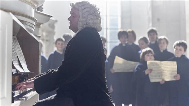 Chorprobe in der Thomaskirche: Der umstrittene Komponist und Kantor Johann Sebastian Bach (Devid Striesow) an der Orgel.