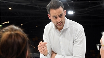Chris Harris hat es mit Phoenix Hagen ins Playoff-Halbfinale der ProA geschafft. Dort geht es für den früheren Eisbären-Assistenztrainer ab Donnerstag gegen die Karlsruhe Lions. 