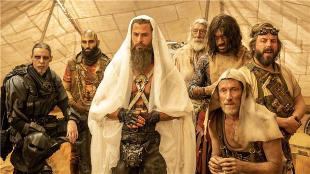 Weniger Action, mehr Handlung: Der neue „Mad Max“ Chris Hemsworth als Dementus in einer Szene des Films „Furiosa: A Mad Max Saga“.