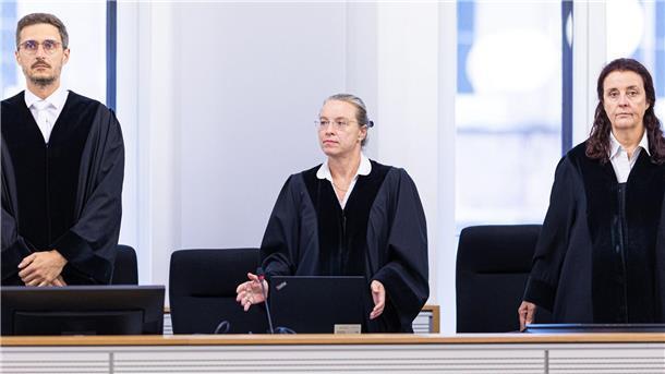 Strafverfolger fordern insgesamt 15 Jahre für Christian B. Christian B. muss sich vor dem Landgericht Braunschweig verantworten, Vorsitzende Richterin ist Uta Engemann (Mitte).