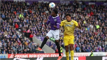 Christian Conteh (l) wechselt nach einem Jahr in Osnabrück zu Eintracht Braunschweig.