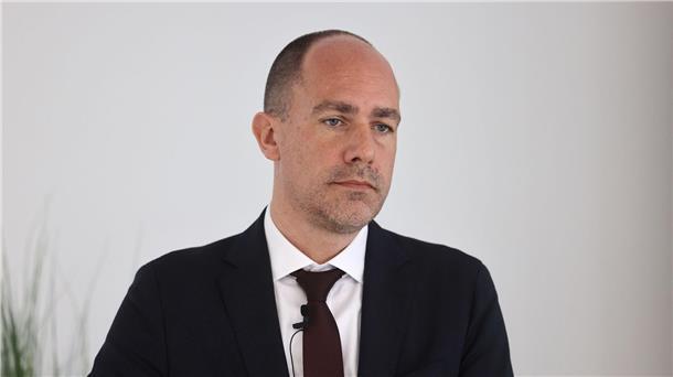 Neue Kontrollstellen gegen überladene Lkw Christian Hoffmann ist Präsident des Bundesamts für Logistik und Mobilität und will für mehr Sicherheit sorgen.