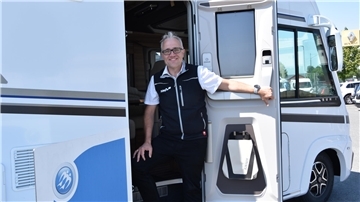 Christian Klinke hat beim Fernweh-Entdecker-Tag den neuen Firmennamen vorgestellt: Klinke Caravaning.