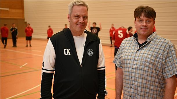 Christian Kosog (links), Trainer der Handicap-Fußballer des OSC Bremerhaven, hat gemeinsam mit Malte Schimmel vom Amt für Menschen mit Behinderung ein inklusives Sportnetzwerk ins Leben gerufen.
