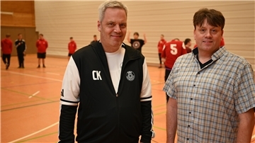 Christian Kosog (links), Trainer der Handicap-Fußballer des OSC Bremerhaven, hat gemeinsam mit Malte Schimmel vom Amt für Menschen mit Behinderung ein inklusives Sportnetzwerk ins Leben gerufen.