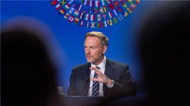 Christian Lindner (FDP), Bundesminister der Finanzen, spricht bei einer Pressekonferenz bei der Jahrestagung des Internationalen Währungsfonds und der Weltbank in Marrakesch.