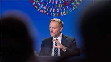 Christian Lindner (FDP), Bundesminister der Finanzen, spricht bei einer Pressekonferenz bei der Jahrestagung des Internationalen Währungsfonds und der Weltbank in Marrakesch.
