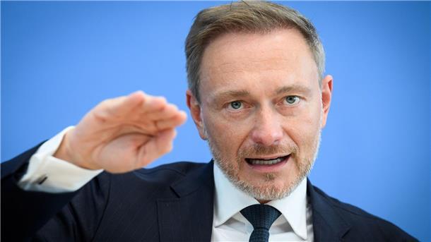 CO2-Preis für Tanken und Heizen mit fossilen Energien steigt Christian Lindner (FDP), Bundesminister der Finanzen, will bei der CO2-Bepreisung „mit Augenmaß“ vorgehen.