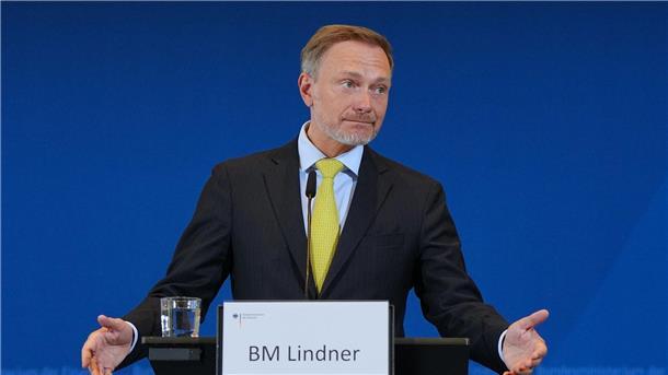 Lindner trotz Steuereinbruch zuversichtlich Christian Lindner nennt die aktuelle Steuerschätzung einen „Realitätscheck“ für den Bundeshaushalt 2025.