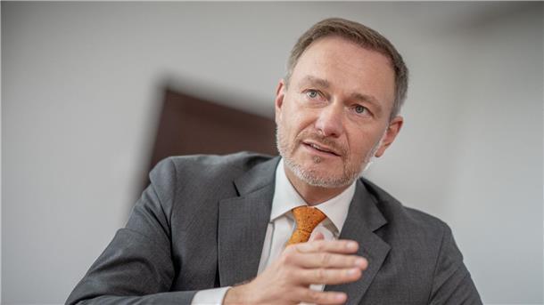 Bürgergeld-Streit: SPD wirft Lindner „Neiddiskussion“ vor Christian Lindner will den Grundfreibetrag in der Lohn- und Einkommenssteuer rückwirkend zum 1. Januar 2024 erhöhen.
