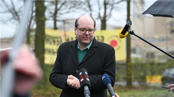 Umweltminister will rasche Lösung für Endlager-Frage Christian Meyer, Niedersachsens Umwelt- und Energieminister spricht vorm AKW-Emsland mit der Presse.