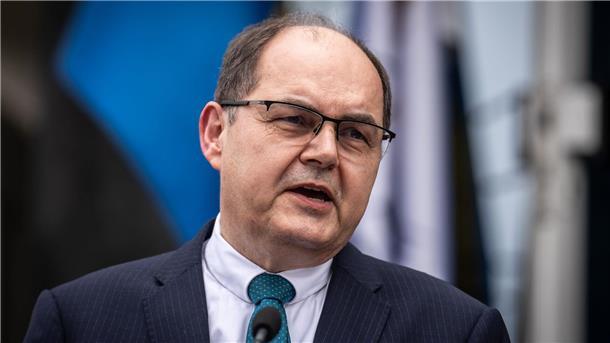Christian Schmidt, der Hohe Repräsentant für Bosnien und Herzegowina, bei einer Pressekonferenz in Sarajewo.