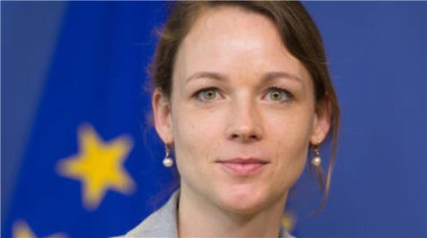 Wie ein Bremerhavener Bühnentalent zur Brüsseler EU-Kommissarin wird Christiane Canenbley, geborene Ratschow, in Brüssel. Seit rund 20 Jahren arbeitet die in Bremerhaven geborene Agrar- und Politikwissenschaftlerin direkt bei der EU an den Schalthebeln der Gesetzgebung