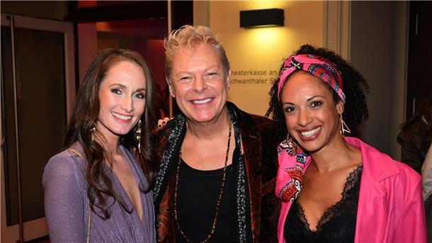 „Wüstenblume“-Musical begeistert in München Christin Fahrenkrog-Petersen (l-r), Komponist Uwe Fahrenkrog-Petersen und Schauspielerin Dionne Wudu bei der Deutschlandpremiere in München.