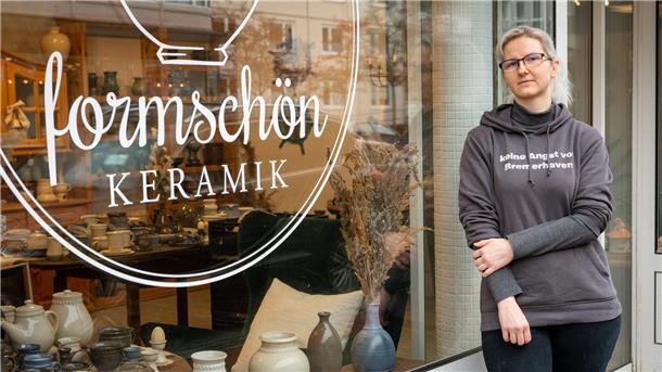 Christina Wolter verlässt die Verkaufsräume in der Bürger 111.