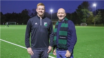 Christoph Müller (links) übernimmt beim FC Hagen/Uthlede das Amt das Sportlichen Leiters. Der Vorsitzende Marco Vehrenkamp freut sich über diese personelle Weichenstellung.