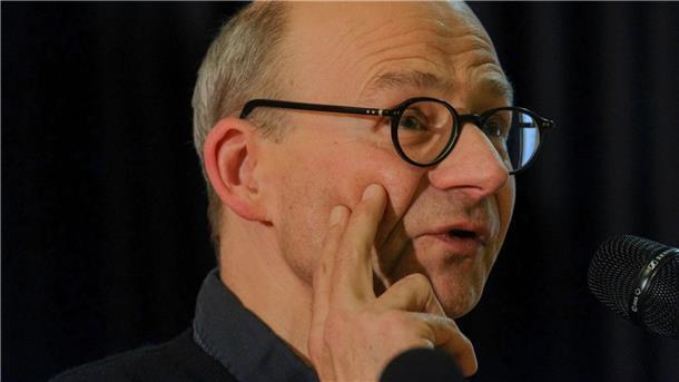 Christoph Spehr hält eine Rede.