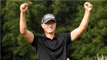 Christopher Janson hatte doppelt Grund zur Freude. Der Langener wurde am Wochenende nicht nur erstmals Clubmeister in Oxstedt, sondern feierte auch seinen 18. Geburtstag.