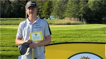 Christopher Janson vom Küsten-Golfclub Hohe Klint hat bei der Jugendturnierserie von Golfstar Martin Kaymer den Sprung zum Bundesfinale geschafft.