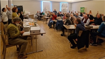 Christopher Jesse und Britta Sanders stellten sich am Donnerstag in Cadenberge zur Wahl: Die Grünen nominierte einen neuen Bundestagskandidaten für den Wahlkreis Cuxhaven/Stade II. 