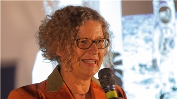 Claudia Kessler will die erste deutsche Astronautin ins All bringen und mehr Mädchen für Wissenschaftsberufe begeistern.